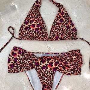 Onda de Mar Leopard print bikini. Size Small
